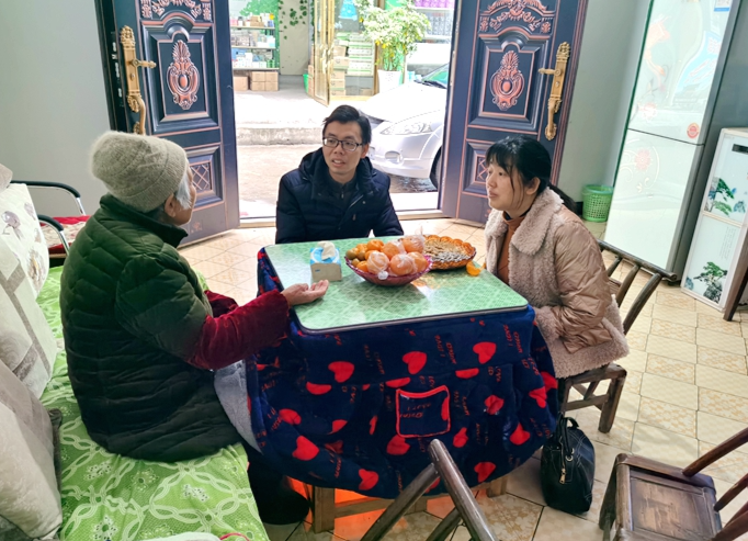 县委统战部走访慰问侨胞家属