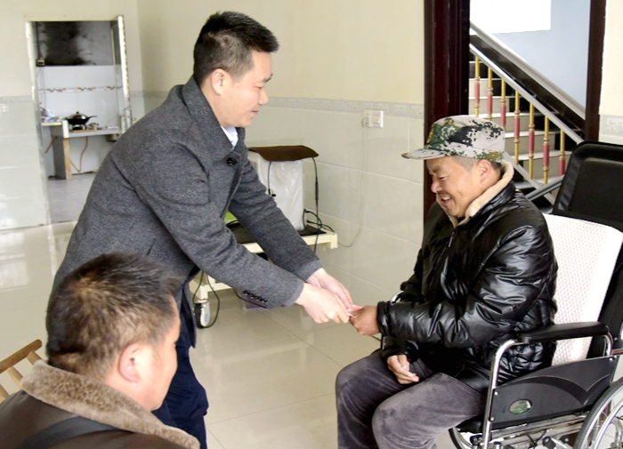 张胜军到兴隆街道走访慰问伤病人员