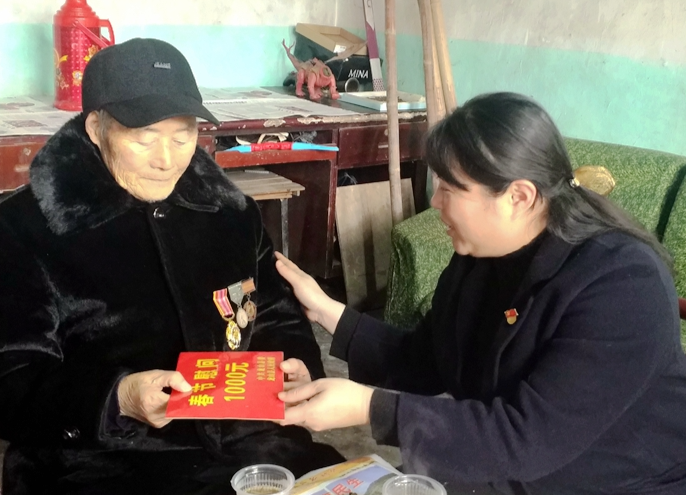 时荣芬走访慰问消防指战员、光荣院老人和抗美援朝老战士