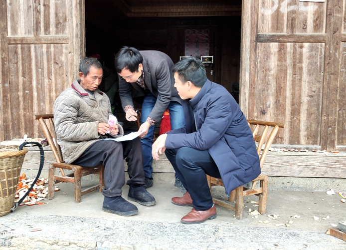 里耶镇开展社会救助对象走访慰问行动