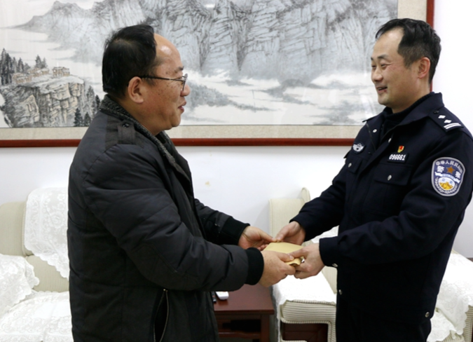 州委政法委到龙山开展春节走访慰问