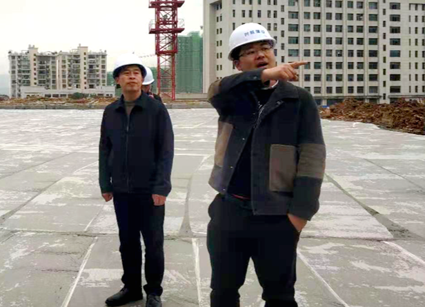 州教体局一行深入龙山调研督导学校建设