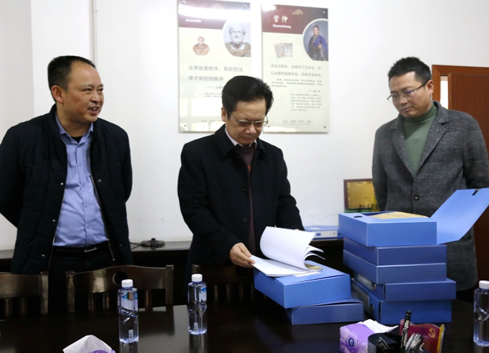 省司法厅及州司法局一行来龙山调研