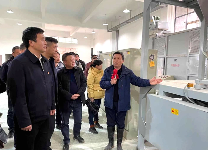 红岩溪镇举行农业特色产业建设现场推进会