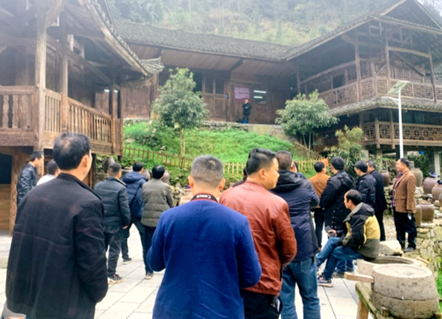 红岩溪镇召开2021年建设美丽湘西培训会