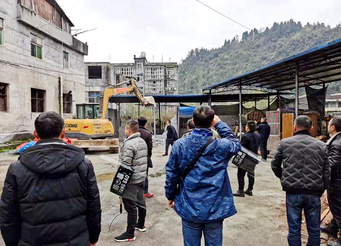 红岩溪镇：拆除两违污染源 建设美丽湘西