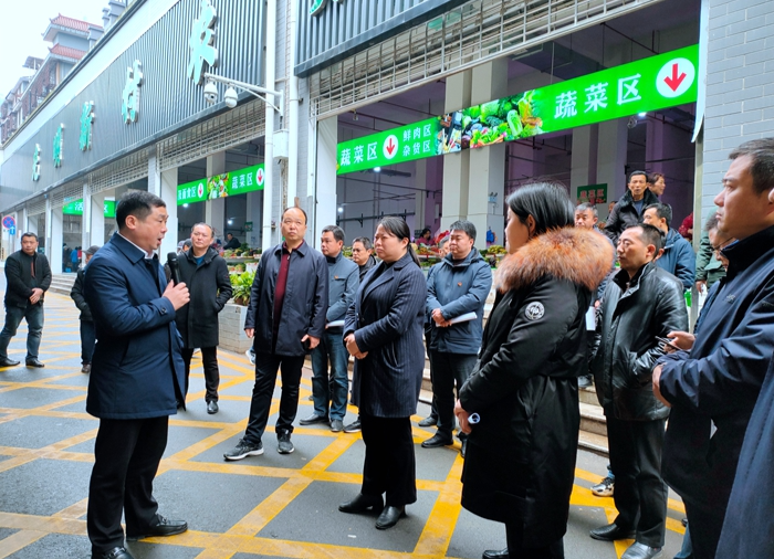 时荣芬一行到吉首市、泸溪县考察城市建设管理工作