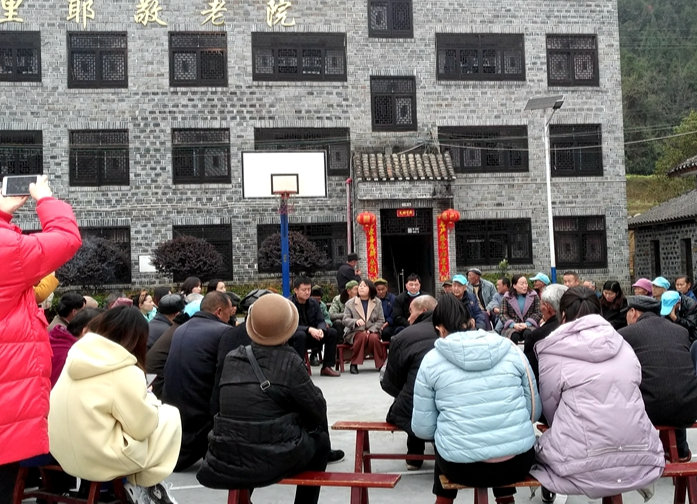 县委办妇委会开展情暖里耶敬老院