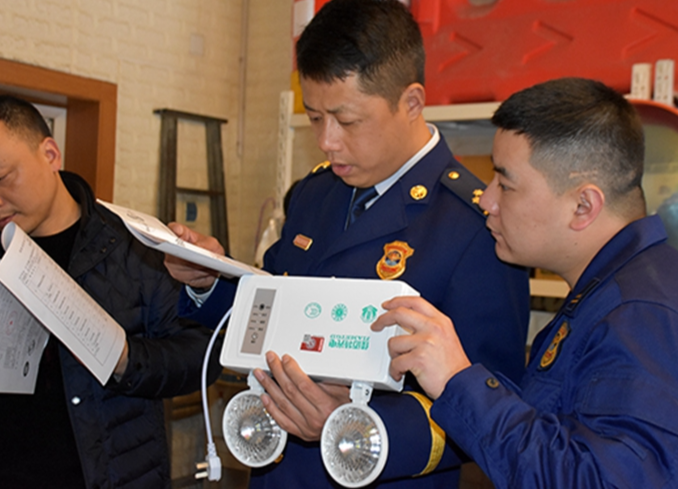 县消防救援大队联合县市监局开展消防产品专项整治行动