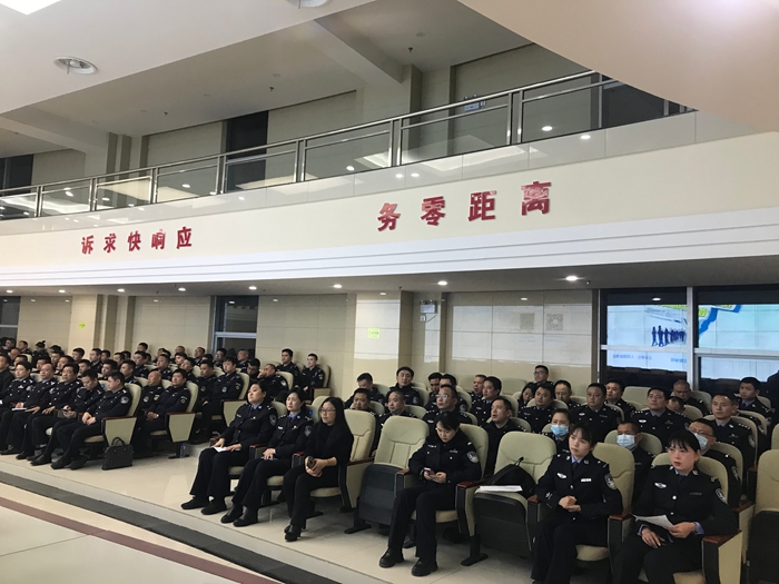 龙山举行“我巡逻的每一步都在帮助战友”公益暖心帮扶专场捐助仪式