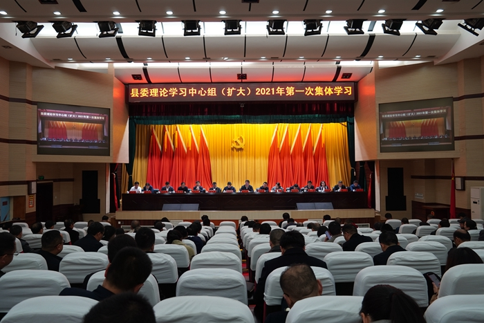 叶红专为龙山县党员领导干部上党课