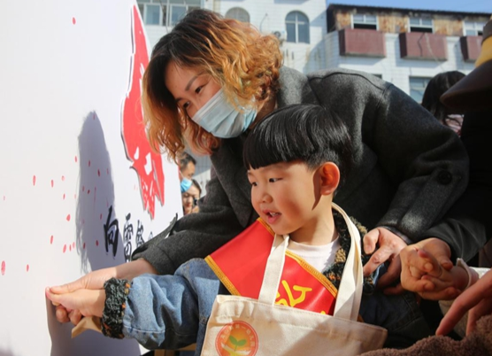县第一幼儿园：弘扬雷锋精神 争做文明小天使
