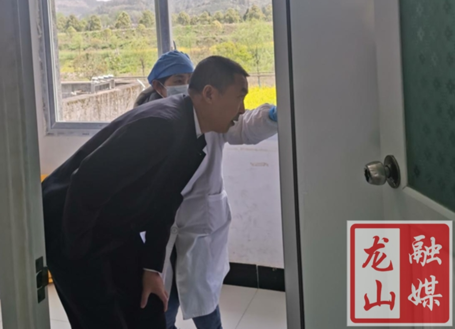 县市监局对里耶新冠疫苗接种工作进行检查