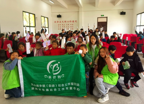 县民政局：关爱留守儿童 志愿服务在行动