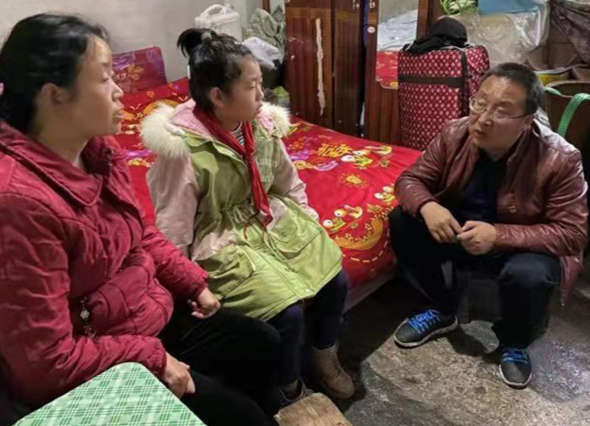 里耶小学开展结对帮扶走访活动