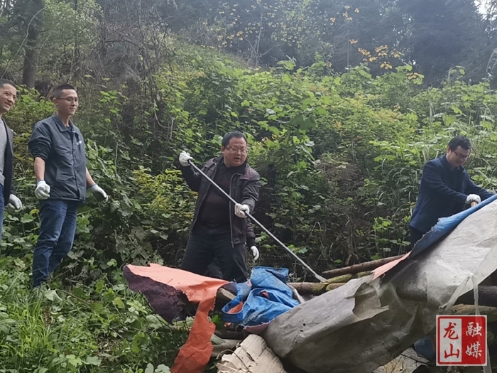 靛房镇拆除“两违”建筑 建设美丽新龙山（图）