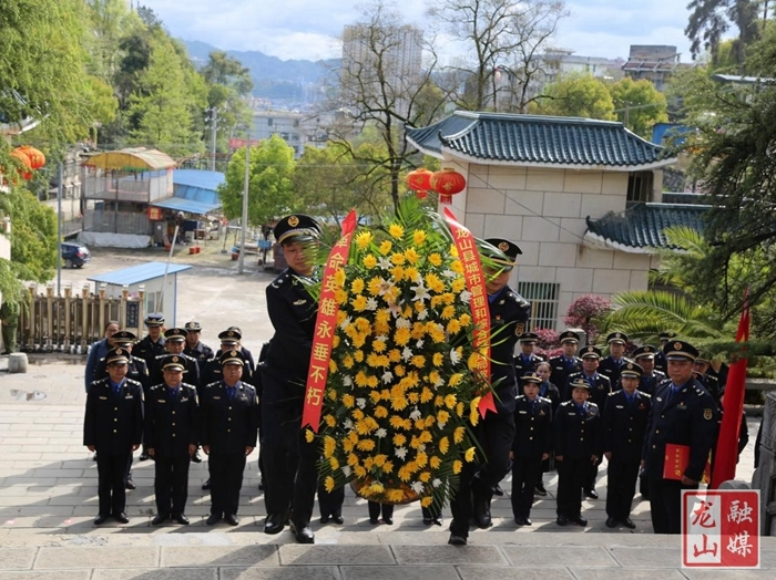 县城管执法局开展“学党史 祭英烈 践初心”祭扫活动（图）
