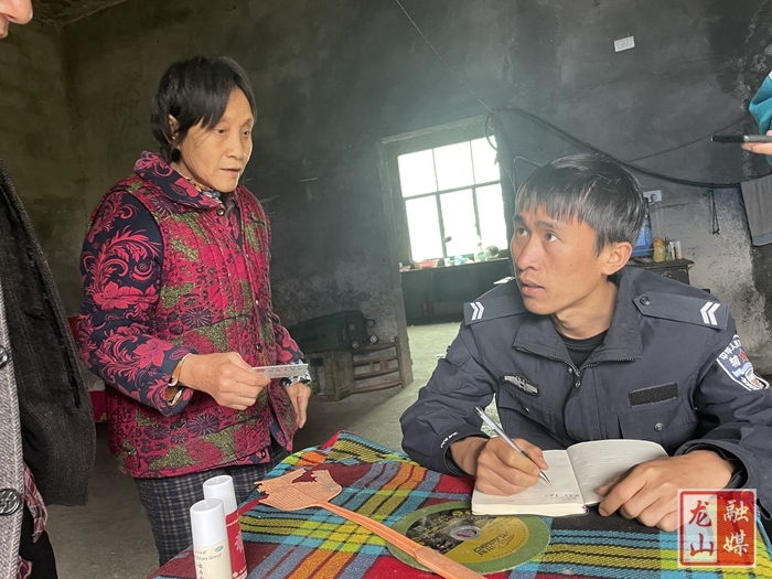 【我为群众办实事】警师携手开展校外租房学生走访活动
