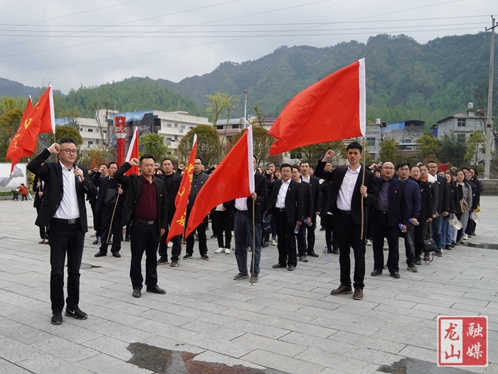 县财政局：学习党史 重走长征路