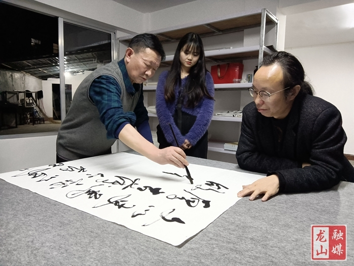 龙山县创作庆祝“建党100周年”书法作品