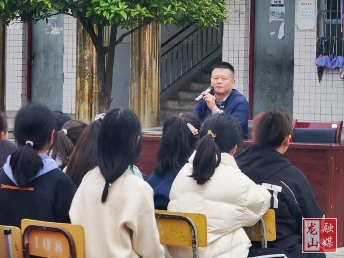 【我为群众办实事】人民检察院开展法治宣讲进校园活动