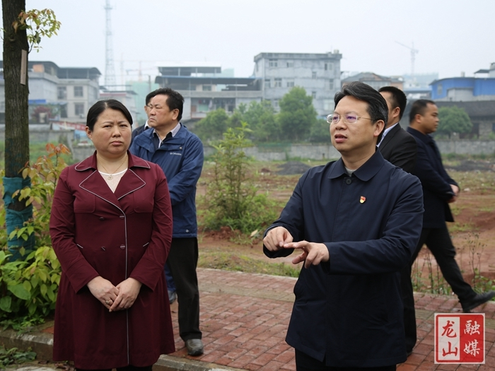 刘冬生一行到华塘新区调研安置区建设工作