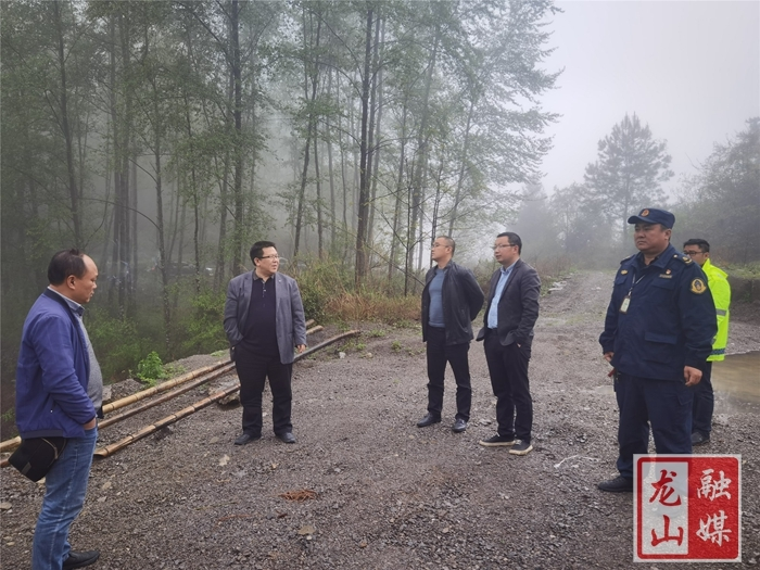 龙山县交运局到印家界自然保护区调度生态环境问题整改工作