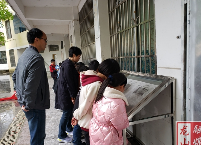 兴隆学校接受桂馨书屋项目实地考察