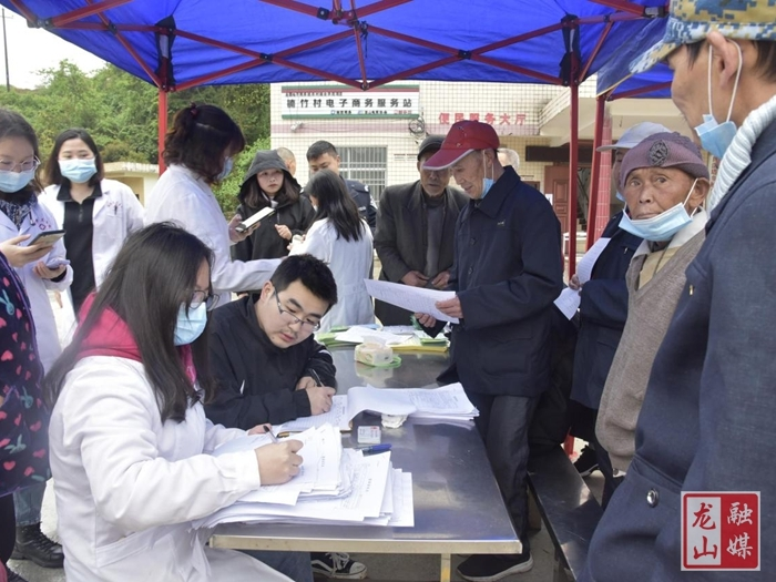 【我为群众办实事】龙山县统一战线开展“携手共建健康家园·同心助力乡村振兴”义诊活动