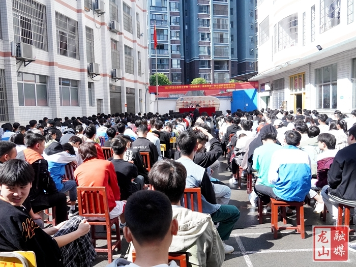 ​龙山县技工学校：“职业健康、食品安全”知识进校园