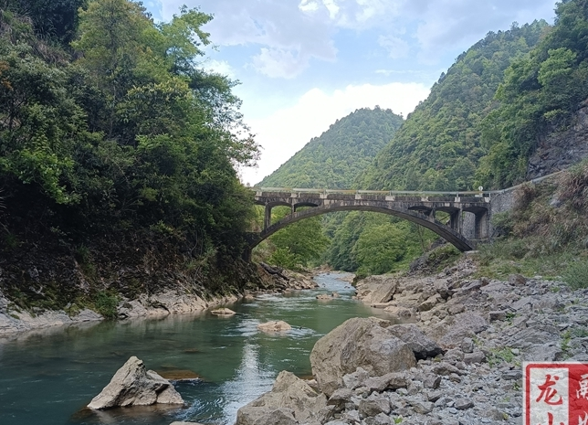 茨岩塘：“茄佗河谷”醉游人（图）