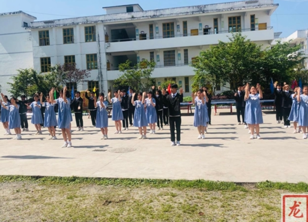 三元学校举行校园集体舞比赛