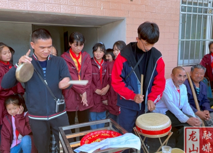 赞！石羔小学爱心慰问敬老院老人 传承敬老爱老传统美德