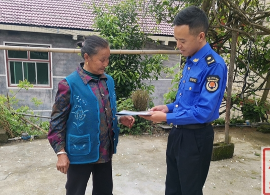 【我为群众办实事】县城管执法局开展农村法治宣传教育月活动