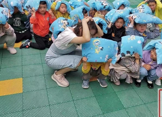 老干幼儿园开展防震疏散演练活动