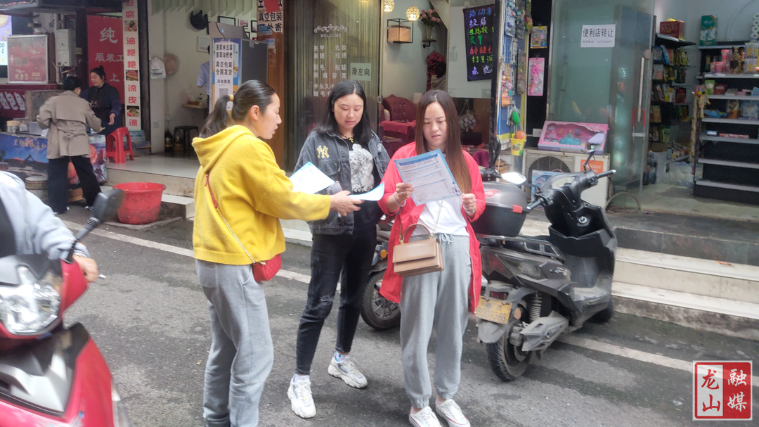 县疾控中心携手五爱社区开展疫苗接种宣传（图）