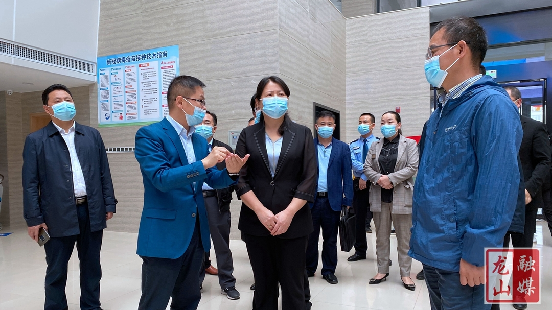 时荣芬调研指导全县疫苗接种工作