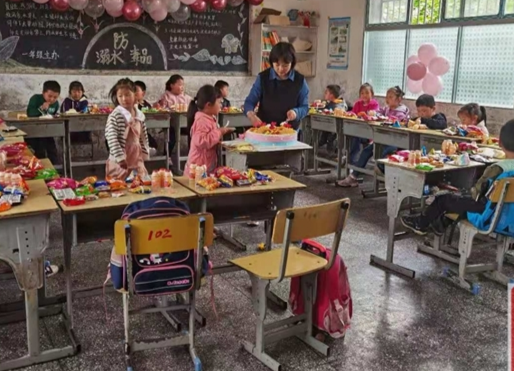 乌鸦河九年制学校：“六一”主题班会关爱留守儿童