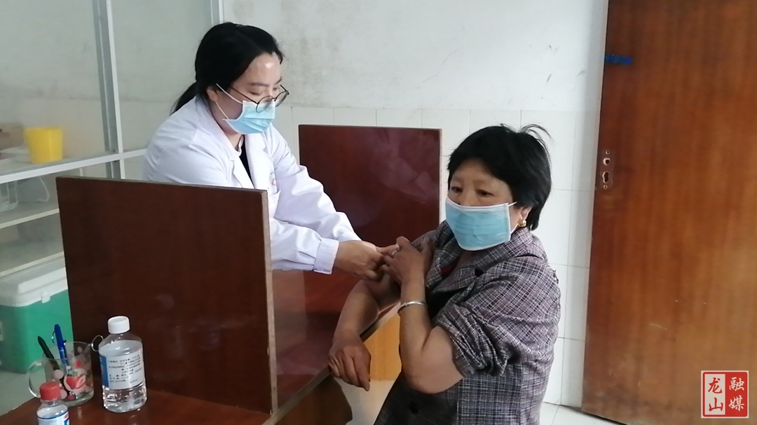 召市镇中心卫生院扎实做好新冠疫苗接种工作