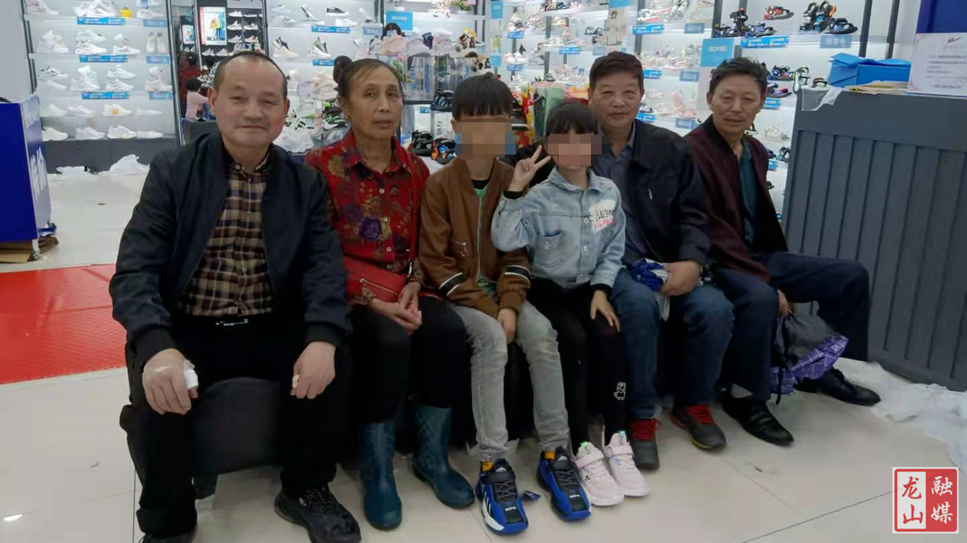 【我为群众办实事】县民政局老干支部志愿者情暖留守儿童