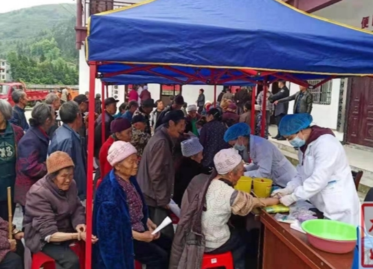 【我为群众办实事】县中医院：深入乡镇村寨为民办实事