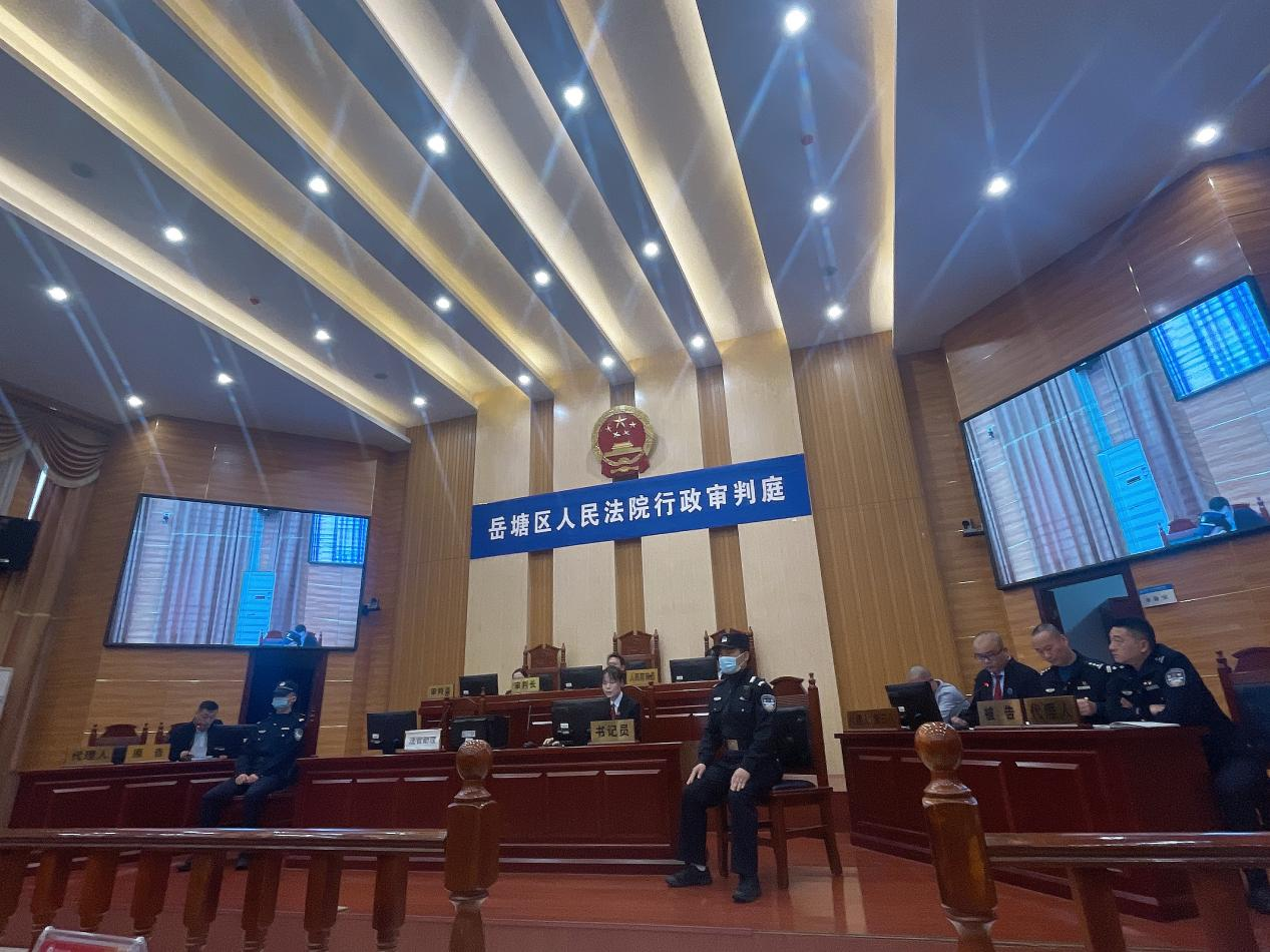 与法同行！人大代表到湖南科技大学模拟法庭参加旁听庭审活动