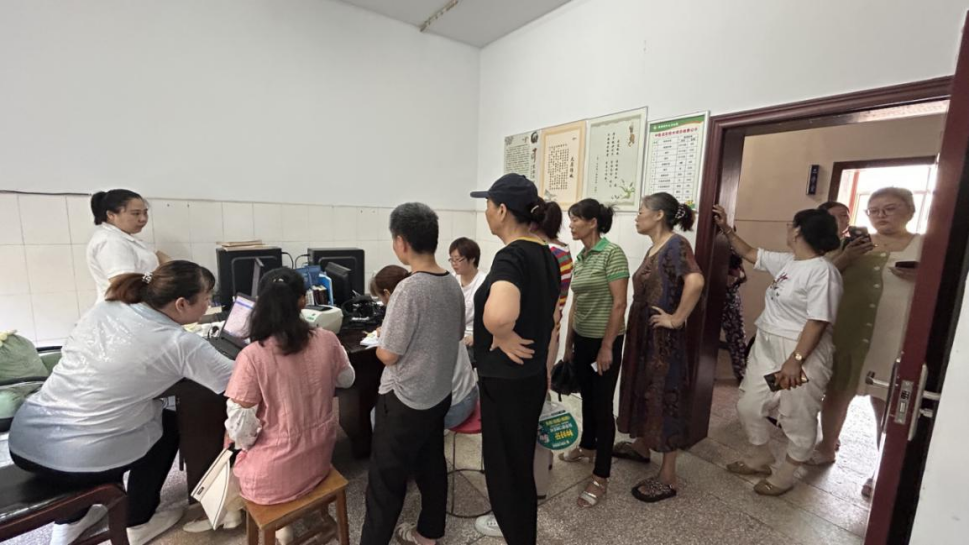 蔡家岗镇：“两癌”筛查到乡村  关爱女性显真情