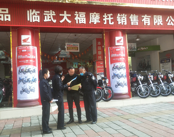 我县开展电动自行车上牌宣传活动