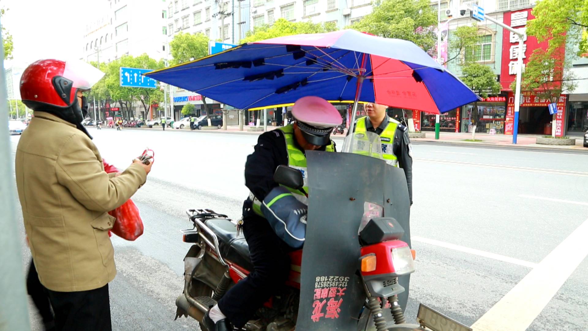 县交警大队开展交通问题顽瘴痼疾专项整治行动