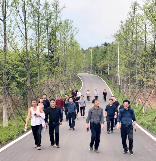 县委办开展“踏春韵，启春行”主题工会活动