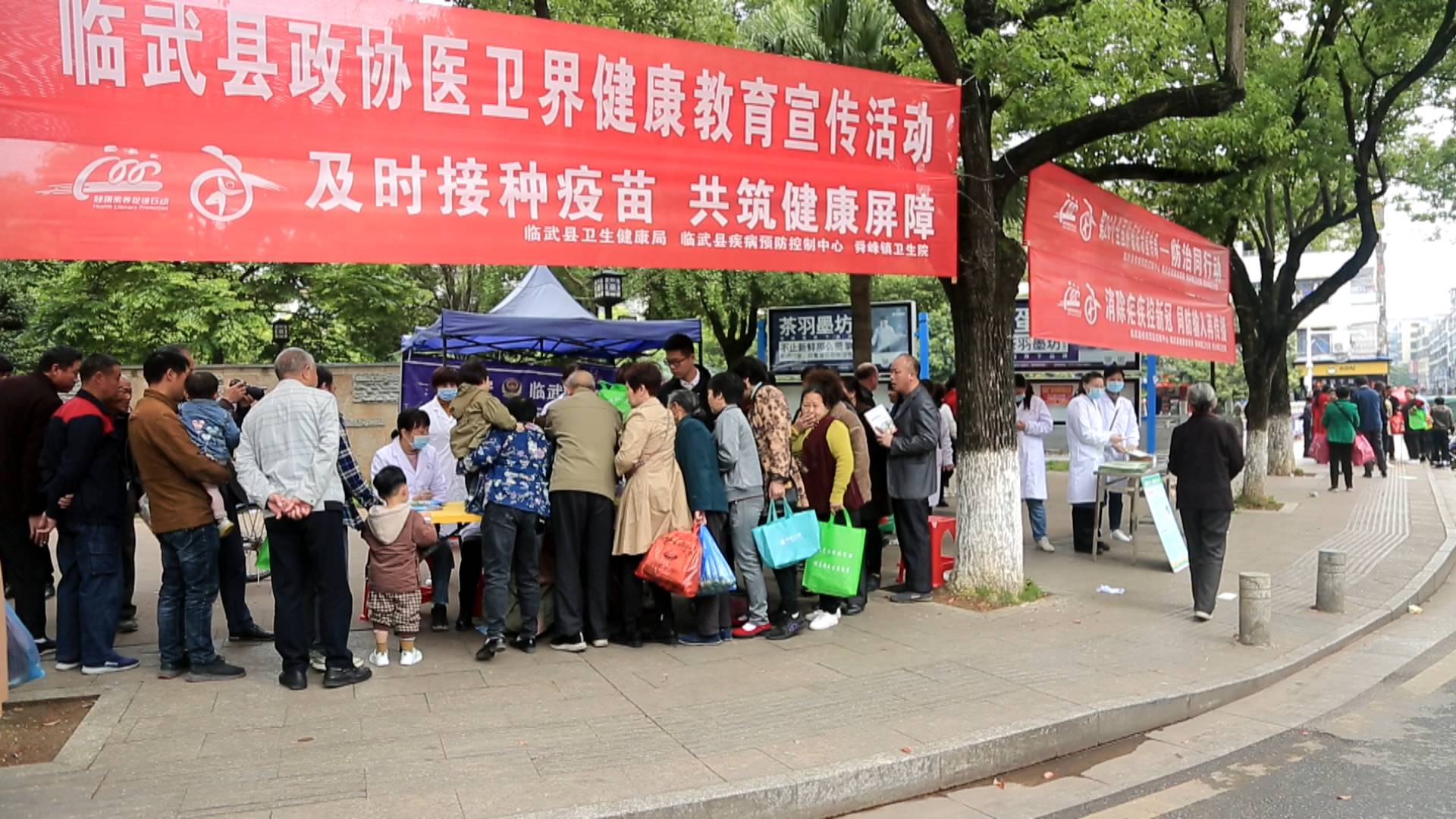 我县开展健康教育宣传活动