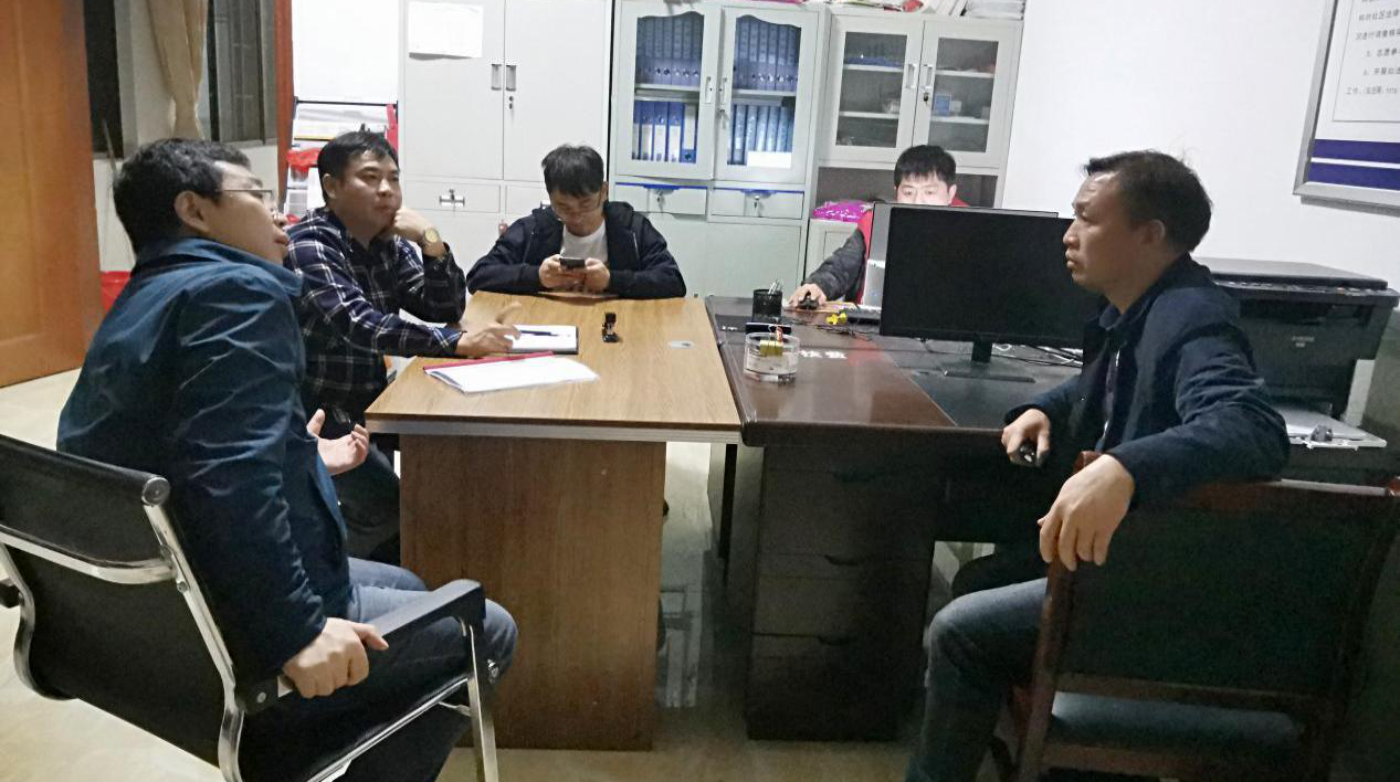 花塘乡：夜查扶贫工作队助力脱贫攻坚