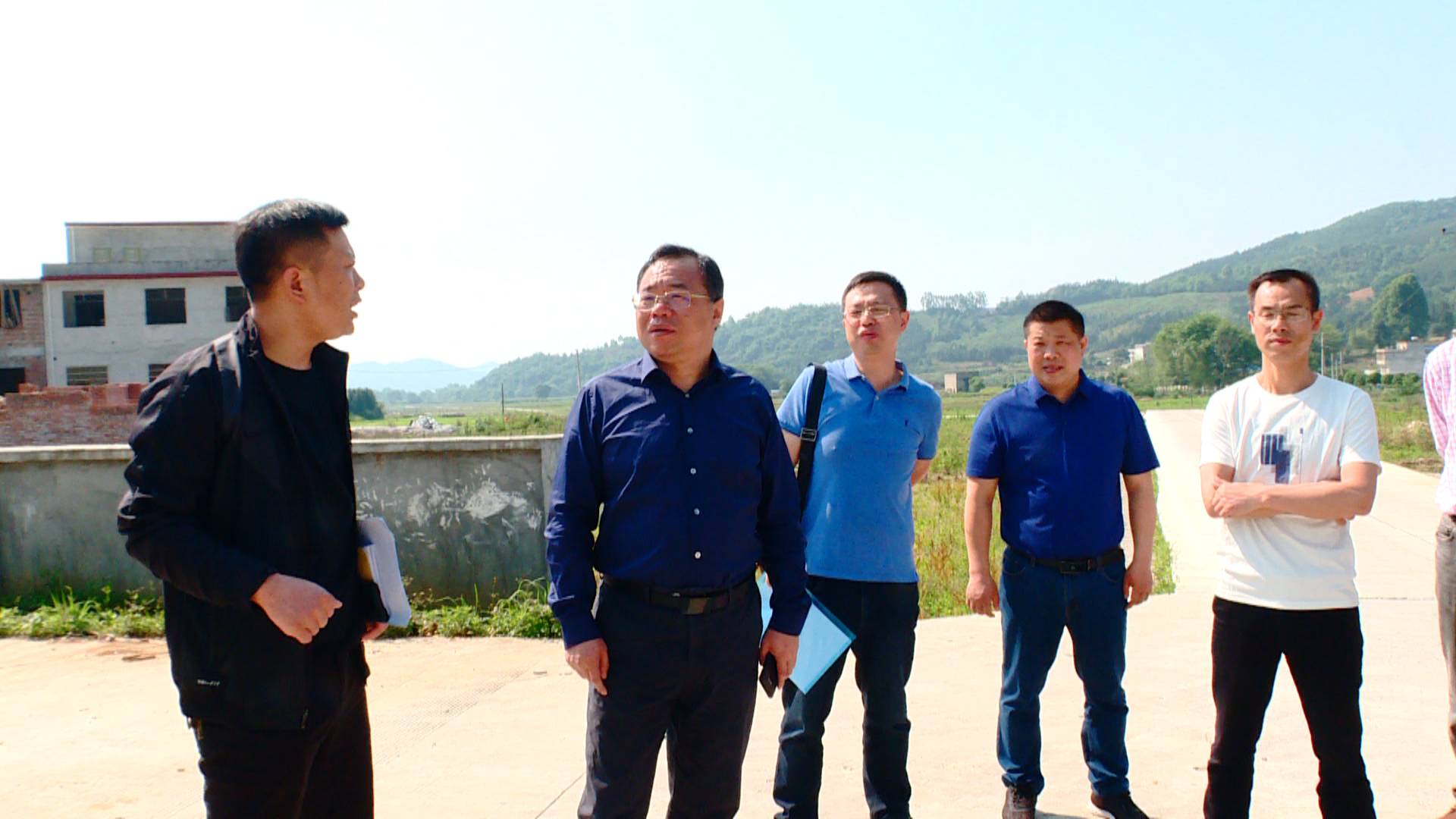 刘杨调研石门村脱贫攻坚重点帮扶工作