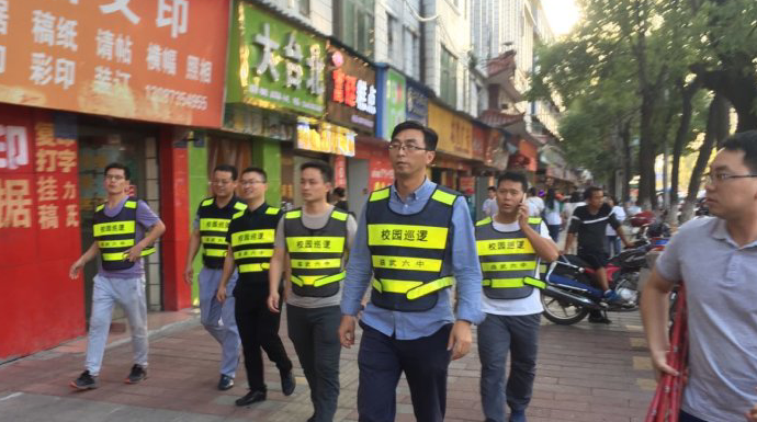 县六中：加大突出问题整治力度改善校园周边环境